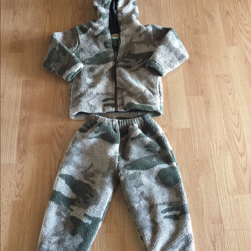 Cabela’s toddler boys winter outfit coat size 3T bottom size 2t